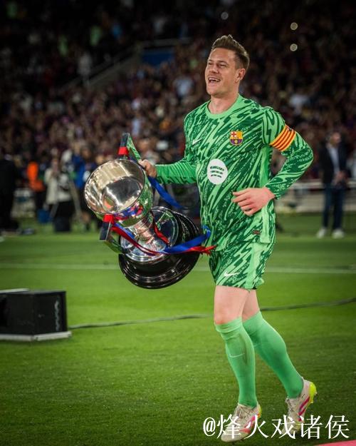 巴萨官宣:特尔施特根获准复出,进入对阵法国名单 巴萨官宣:特尔施特根获准复出,进入对阵法国名单